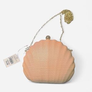 Elegant Shell-Shaped Pink Clutch